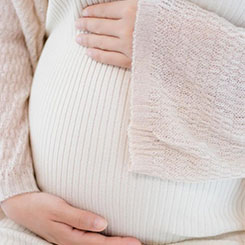 Reuters🍳数据显示，20🇧🇭25年美国👨‍👩‍👧‍👧